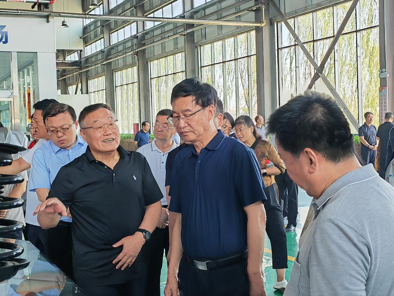 省政协副主席王立伟带领调研组莅临胜天国际调研指导